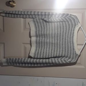 A CUTE COMFY FOREVER 21 CROP TOP